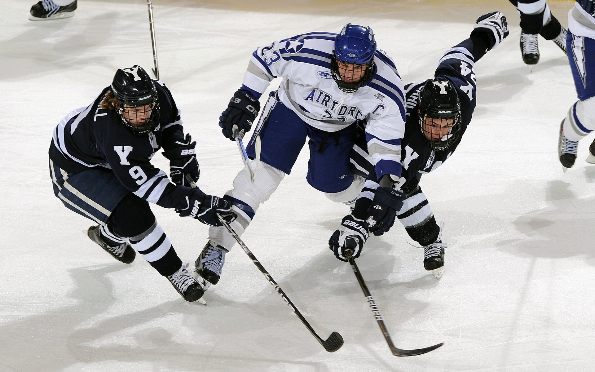 中国足球职业联赛增强球员语言交流能力，中国足球队训练