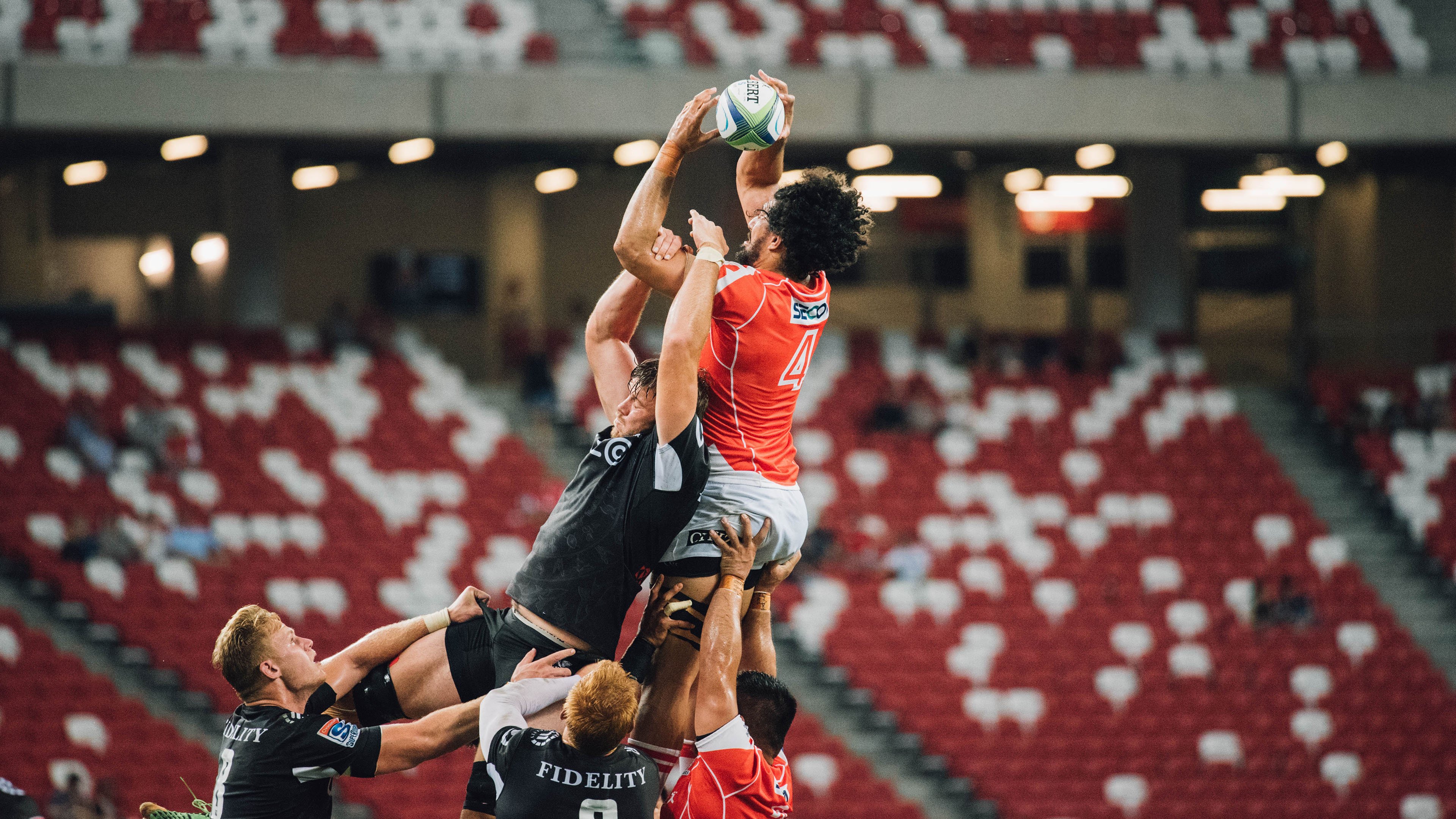 爱体育娱乐入口-冲浪滑翔伞表演，天空与海洋的运动盛宴，滑翔伞冲浪板