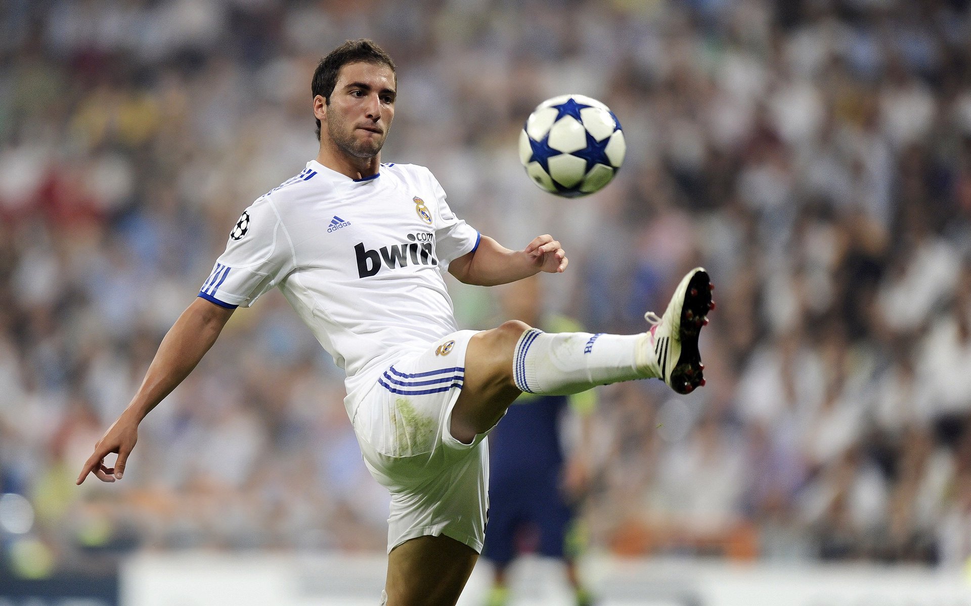 王楚钦接受挑战连胜四位高手，王楚钦精彩比赛